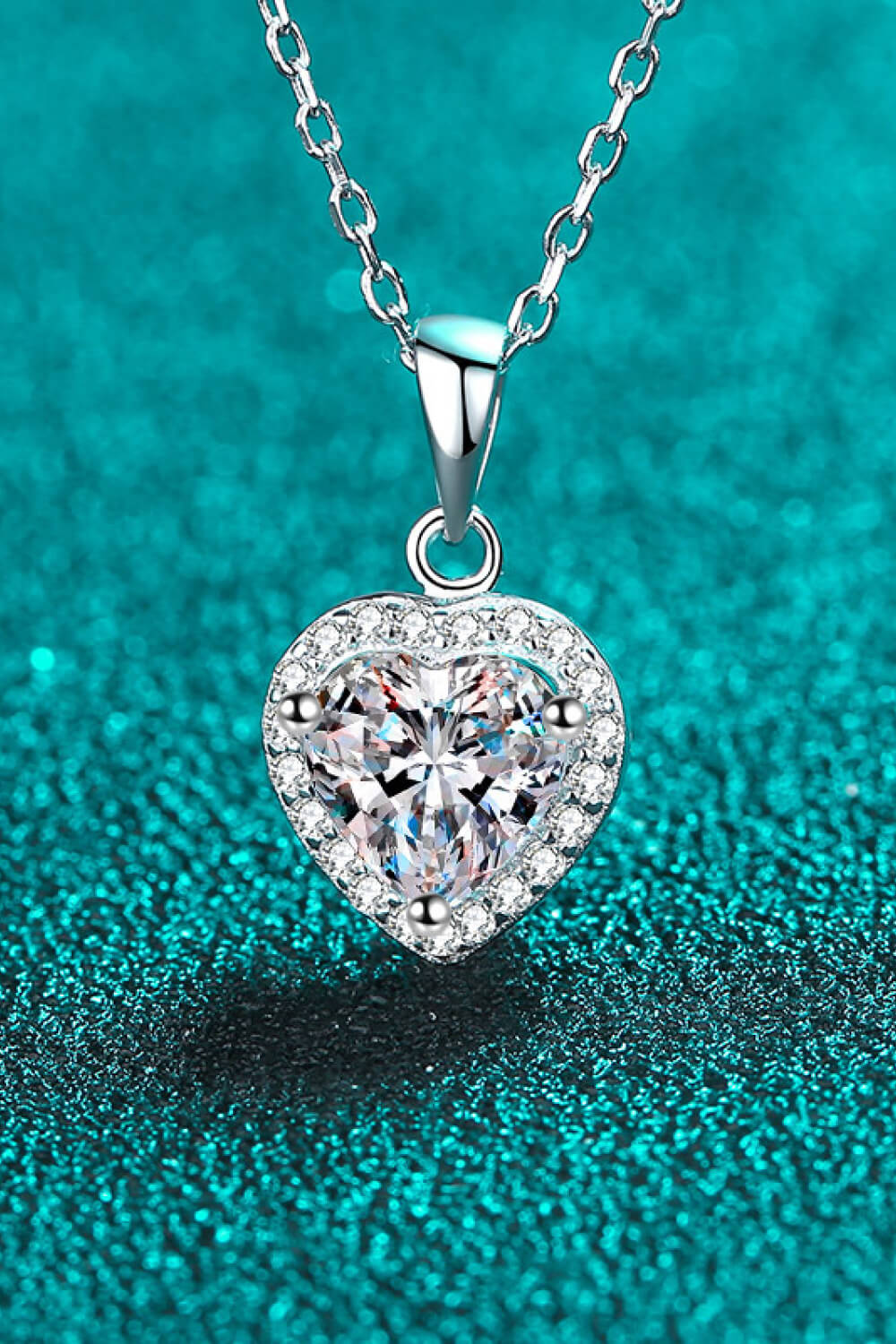 Elegant 1 Carat Moissanite Heart Pendant Chain Necklace