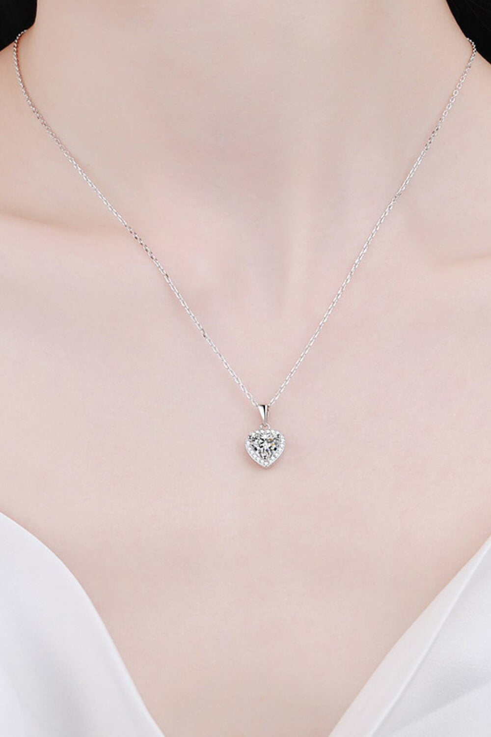 Elegant 1 Carat Moissanite Heart Pendant Chain Necklace