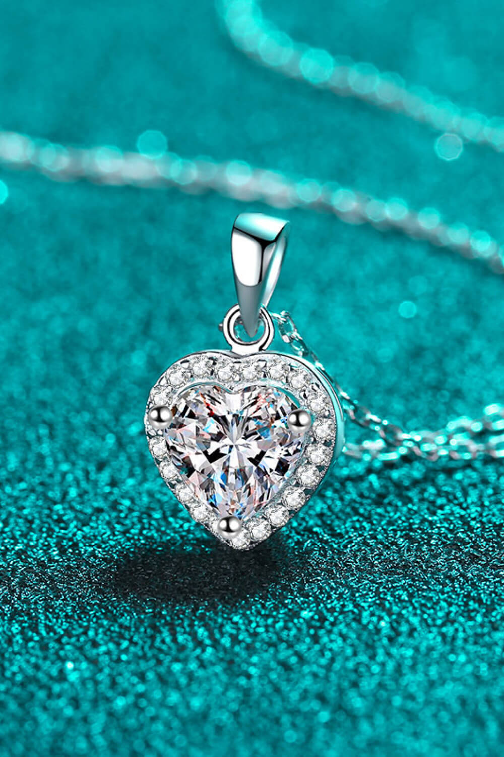 Elegant 1 Carat Moissanite Heart Pendant Chain Necklace